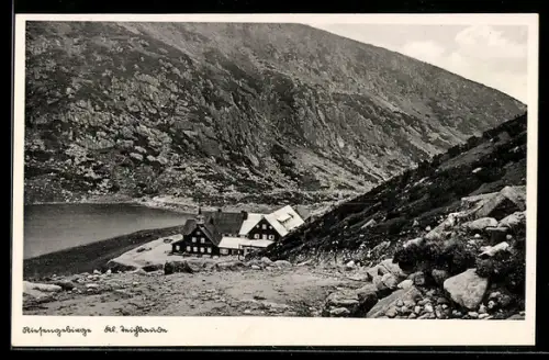 AK Kl. Teichbaude /Riesengebirge, Panorama mit Bergsee