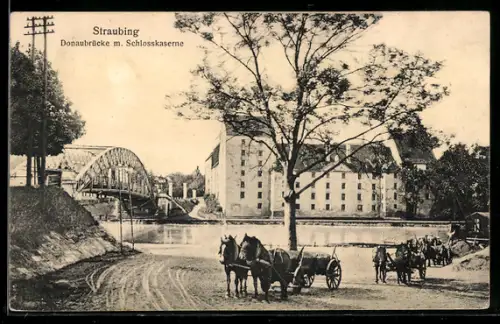 AK Straubing, Donaubrücke mit Schlosskaserne, Pferdewagen