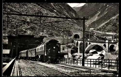AK Elektrischer Zug der Gotthardbahn verlässt den Gotthardtunnel, schweizer Eisenbahn