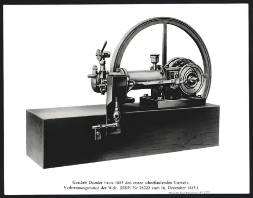 Fotografie Der erste schnelllaufende Viertakt Verbrennungsmotor von Daimler 1883, Deutsches Reichspatent Nr. 28022