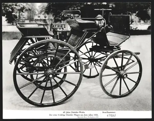 Fotografie Auto Daimler Wagen 1886, der erste vierrädrige Wagen aus dem Jahr 1886, Werkfoto