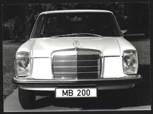 Fotografie Auto Mercedes Benz 200, Front der Mittelklasse-Limousine, Werkfoto