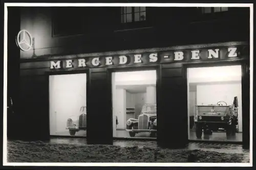 Fotografie Ansicht Salzburg, Bürgerspitalplatz 1, Mercedes Benz Autohaus, Verkaufsausstellung mit Unimog & Limousinen