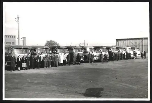 Fotografie Rupert Schleiss, Salzburg, Ansicht Salzburg, Bus Mercedes Benz, Omnibus / Reisebus-Konvoi