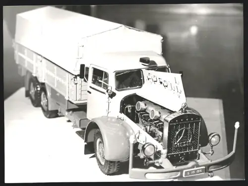 Fotografie Lastwagen Modell Mercedes Benz L10, LKW-Pritsche mit 6-Zylinder Diesel-Motor