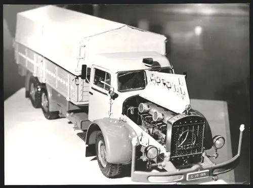 Fotografie Lastwagen Modell Mercedes Benz L10, LKW-Pritsche mit 6-Zylinder Diesel-Motor