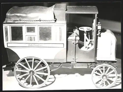 Fotografie Post-Omnibus Mercedes Benz, Kutschwagen-Modell