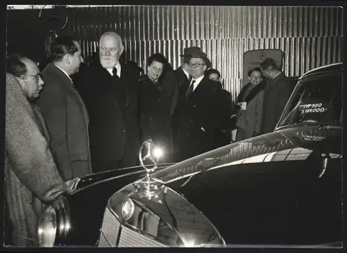 Fotografie Auto-Ausstellung Wien, Auto Mercedes Benz 300 & Bundespräsident von Österreich am Messestand
