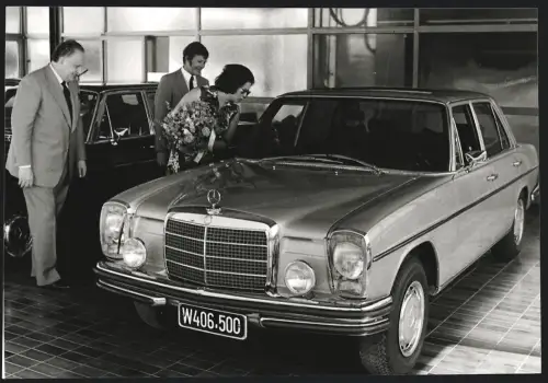 10 Fotografien Auto Mercedes Benz 1. Auslieferung eines Neuwagen's im Autohaus Wien
