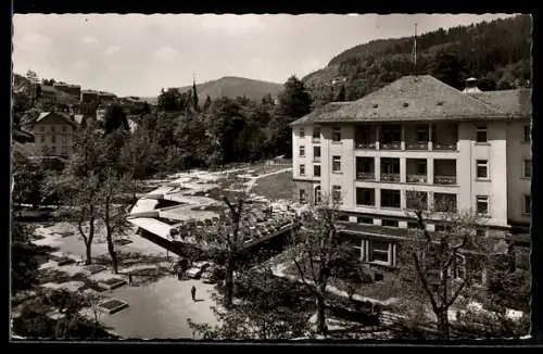 AK Bad Wildbad im Schwarzwald, Quellenhof und Terrasse mit Ortsblick