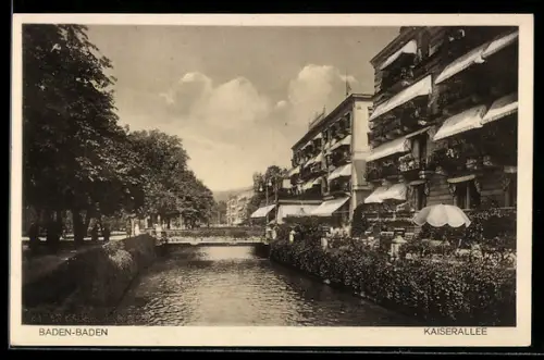 AK Baden-Baden, Kaiserallee, Wasserpartie, Brücke, Balkone
