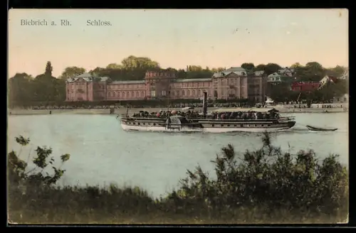 AK Biebrich a. Rh., Totalansicht vom Schloss mit Flussdampfer