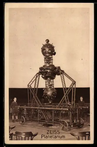 AK Jena, Zeiss Planetarium, von Carl Zeiss Jena entwickelter Projektor auf Fahrgestell