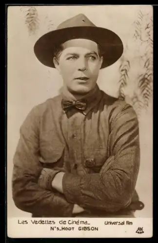 AK Schauspieler Hoot Gibson in Pfadfinder-Uniform posierend