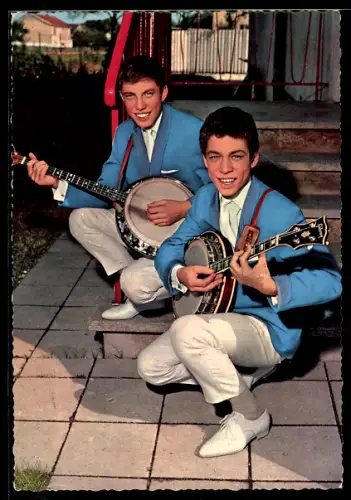 AK Musiker Jan und Kjeld spielen auf ihren Banjos