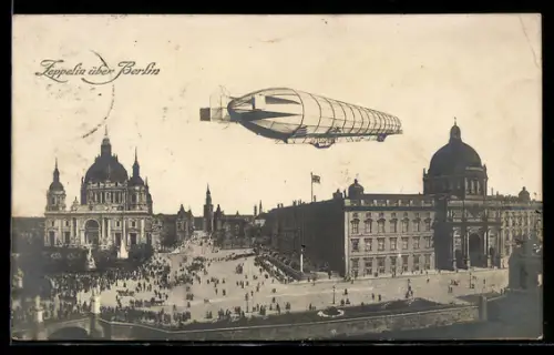 AK Zeppelin im Fluge über dem Stadtschloss in Berlin