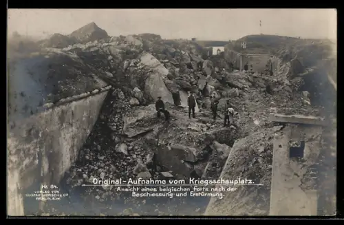 Foto-AK Deutsche Besetzung, Ansicht eines belgischen Forts nach der Beschiessung und Erstürmung
