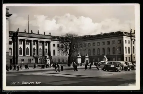 AK Berlin, Auto und Busse vor der Universität