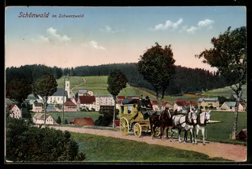 AK Schönwald im Schwarzwald, Feldweg mit Postkutsche, Im Hintergrund Kirche