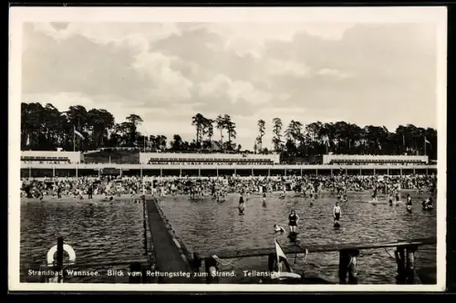 AK Berlin-Wannsee, Strandbad Blick vom Rettungssteg zum Strand, Teilansicht