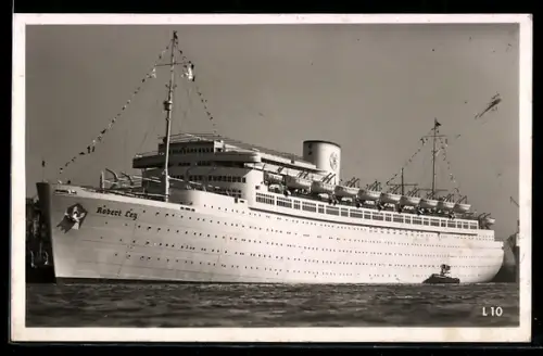 AK KdF-Urlauberschiff Robert Ley im Hafen,  am Schornstein