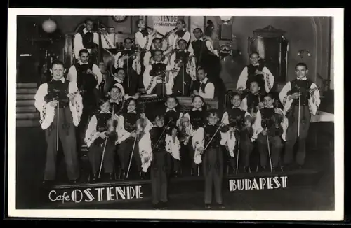 AK Budapest, Café Ostende mit Kapelle