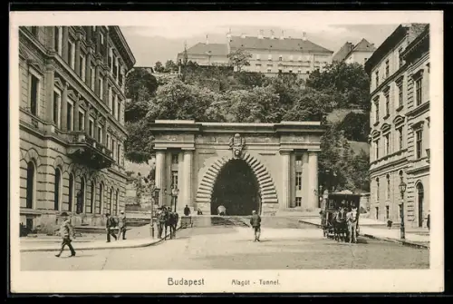 AK Budapest, Blick in den Tunnel, Pferdekutsche