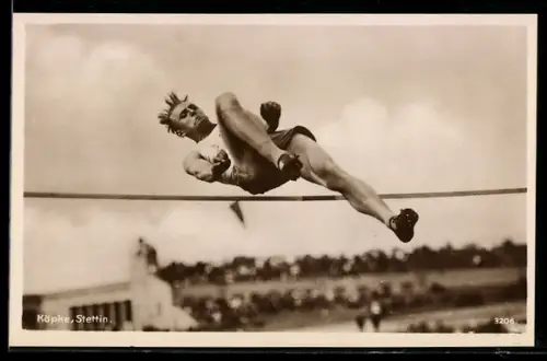 Foto-AK Stettin, Leichtathlet Köpke beim Hochsprung