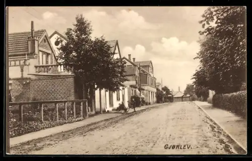 AK Gjørlev, Dorfstrasse mit Häusern