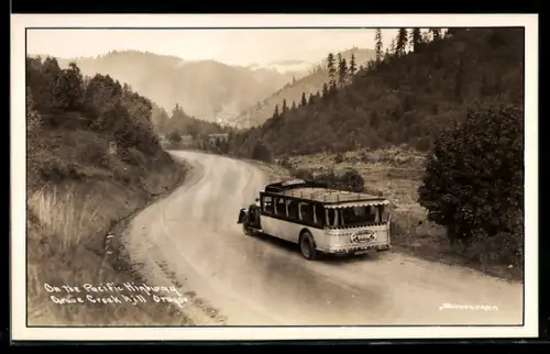 Foto-AK Autobus in Fahrt auf dem Pacific Highway