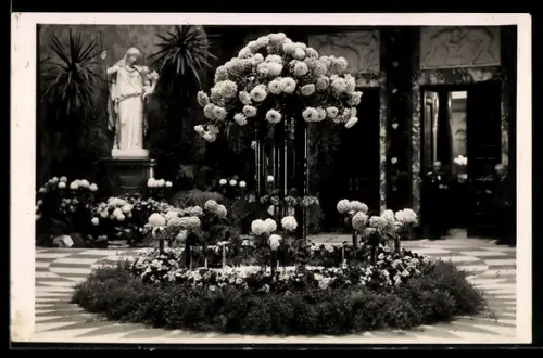AK Wiesbaden, Kurhaus, Blumenenausstellung Im Reich der Chrysantheme 18.-20. Nov, Blumen, Statue