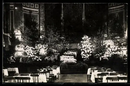 AK Wiesbaden, Kurhaus, Blumenenausstellung Im Reich der Chrysantheme, Blumen u. Tische