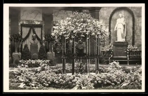 AK Wiesbaden, Kurhaus, Blumenenausstellung Fest der Rosen, Blumen, Statue, büste