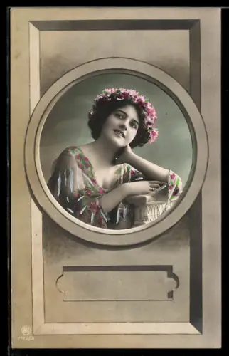 Foto-AK RPH Nr. 2172/3: Mädchen mit Blumen-Haarkranz, Rahmen