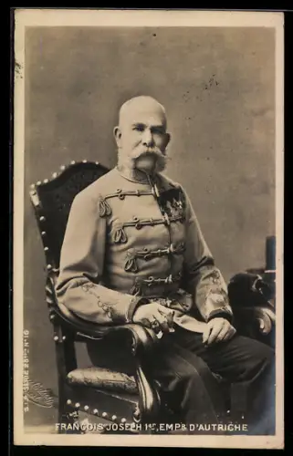 AK Kaiser Franz Josef I. von Österreich in einem Stuhl sitzend