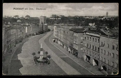 AK Mühldorf am Inn, Stadtplatz mit Denkmal