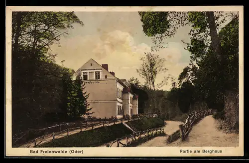 AK Bad Freienwalde /Oder, Strassenpartie mit Hotel Berghaus