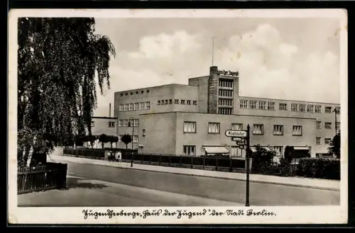 AK Berlin-Rixdorf, Jugendherberge Haus der Jugend, Teupitzerstrasse 39-43, Strassenschild Kiehlufer
