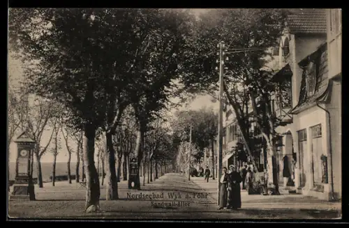 AK Wyk a. Föhr, Sandwall-Allee mit Wettersäule