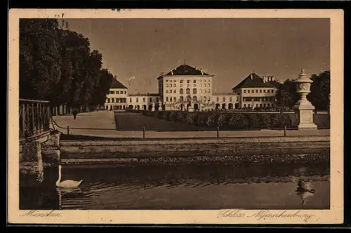 AK München, Schloss Nymphenburg mit Schwan