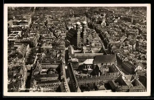 AK München, Fliegeraufnahme Innenstadt, Frauenkirche, Neues Rathaus