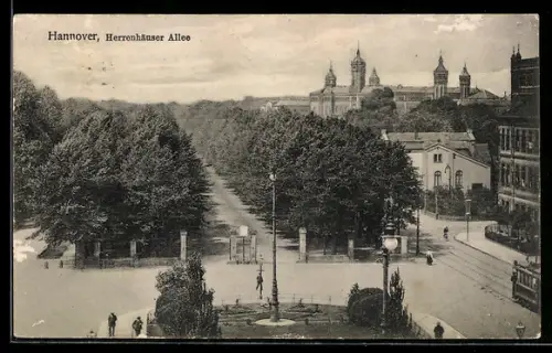 AK Hannover, Herrenhäuser Allee mit Schloss und Strassenbahn