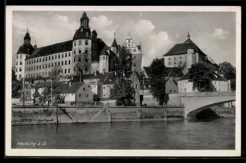 AK Neuburg a. D., Panorama von der Donau aus