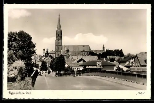 AK Eggenfelden / Ndb., Blick von der Brücke auf die Kirche