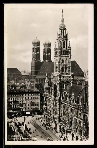 AK München, Rathaus und Frauenkirche