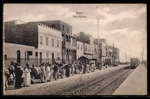 AK Suez, Depart du Train de la Gare