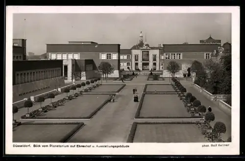 AK Düsseldorf, Blick vom Planetarium auf den Ehrenhof und das Ausstellungsgebäude