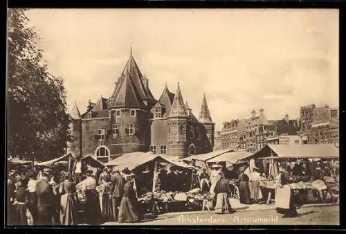 AK Amsterdam, Nieuwmarkt, Marktplatz mit Ständen und der Stadtwaage De Waag