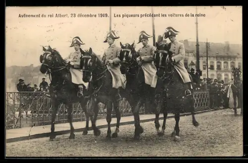 AK König Albert von Belgien auf einem Pferd bei einer Parade