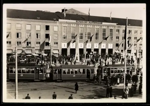 AK Basel, Schweizer Mustermesse 1947, Strassenbahn vor dem Hauptgebäude